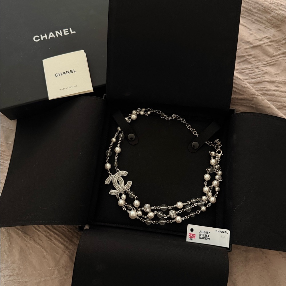 CHANEL 25c White Pearl Necklace